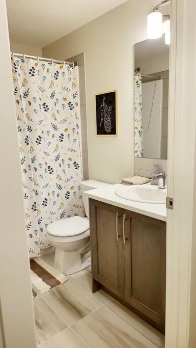 The Oliver - Cozy In Rockland Park, Nw Appartement Calgary