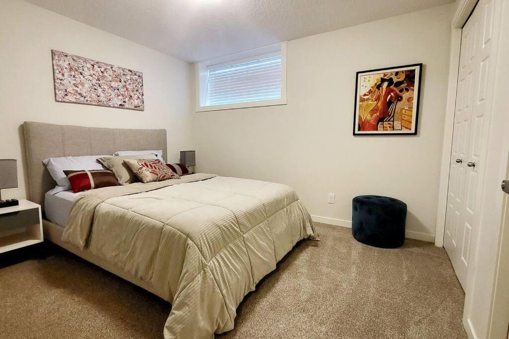Apartment The Oliver - Cozy In Rockland Park, Nw Calgary