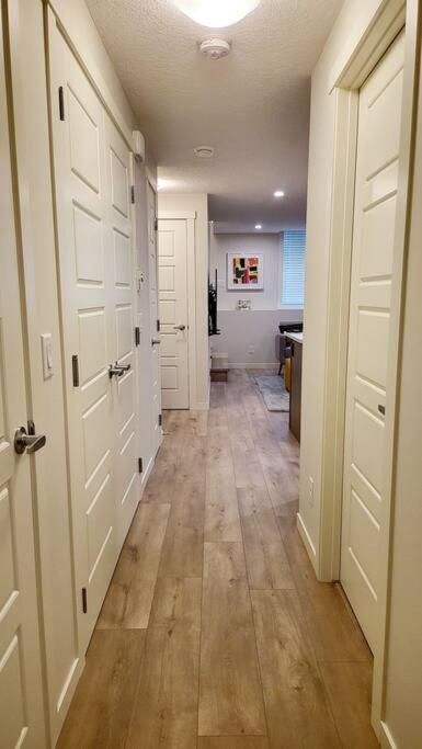 The Oliver - Cozy In Rockland Park, Nw Apartment Calgary
